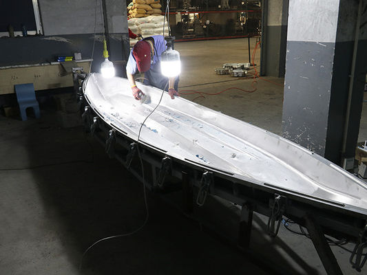 5,1 mètres de résistance à l'acide en plastique de moule de kayak avec la surface mate et de miroir