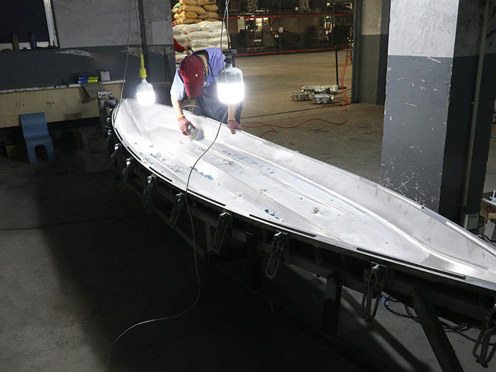 5,1 mètres de résistance à l'acide en plastique de moule de kayak avec la surface mate et de miroir