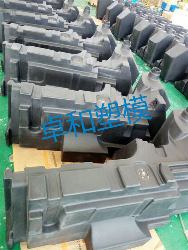 Rendement élevé de production de moule de pièces d'auto de grenaillage pour les réservoirs de carburant en plastique de camion